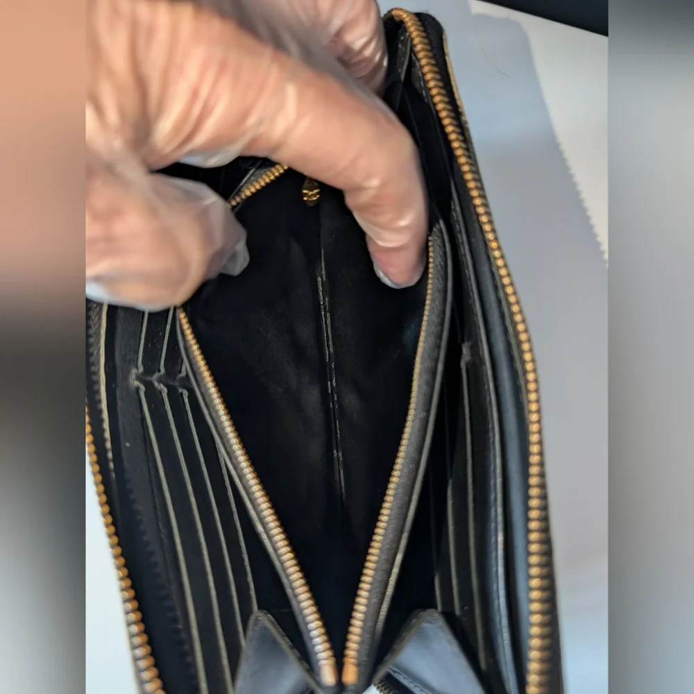 Louis Vuitton Black Suhali Leather Zippy Wallet